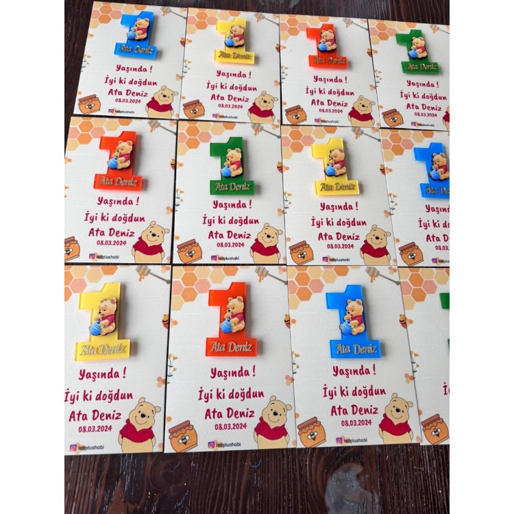 Kartlı Ayı Winnie Temalı Figürlü Pleksi Magnet